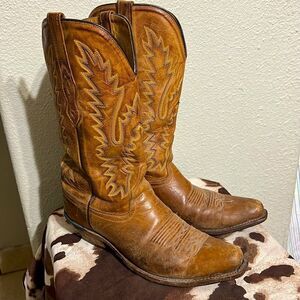Old west distressed boots